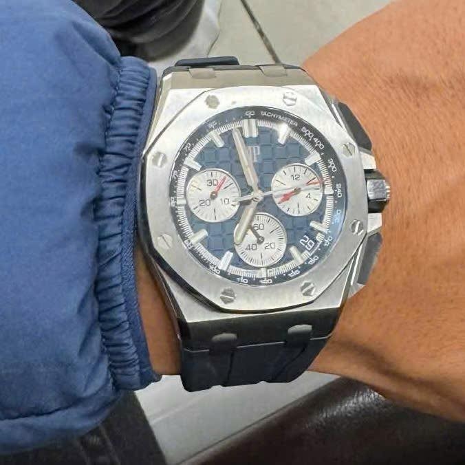 Vietnamese center-back Do Duy Manhs missing Audemars Piguet watch. Photo from Manhs Facebook