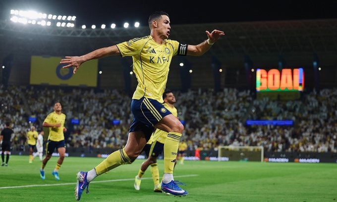 Cristiano Ronaldo could lose six goals in his race to 1000