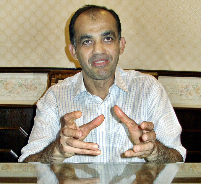 Malaysian tycoon Syed Mokhtar Albukhary talks to Reuters during an interview in Kuala Lumpur on Dec. 9, 2003. Photo by Reuters