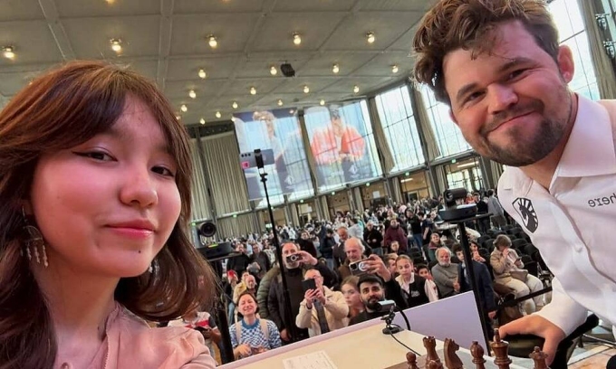 Magnus Carlsen smiles for pre-match selfie, then reports opponent for using phone
