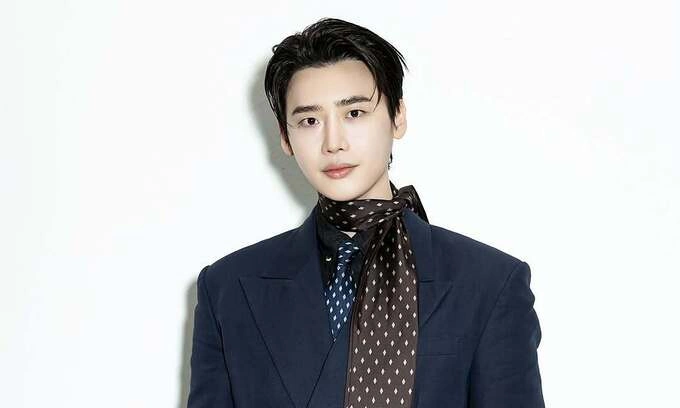 South Korean actor Lee Jong Suk purchases $11M building - VnExpress International