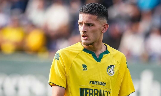 Indonesia's Justin Hubner ignites shin guard debate after horror tackle at Eredivisie