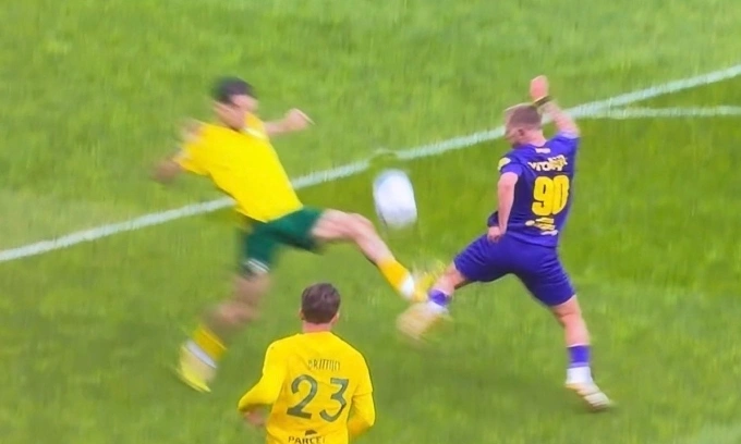 Justin Hubner Indonesia memulai debat pelindung kaki setelah tackling horor di Eredivisie