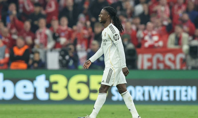 Real slam 'unbelievable' red card after Bayern defeat