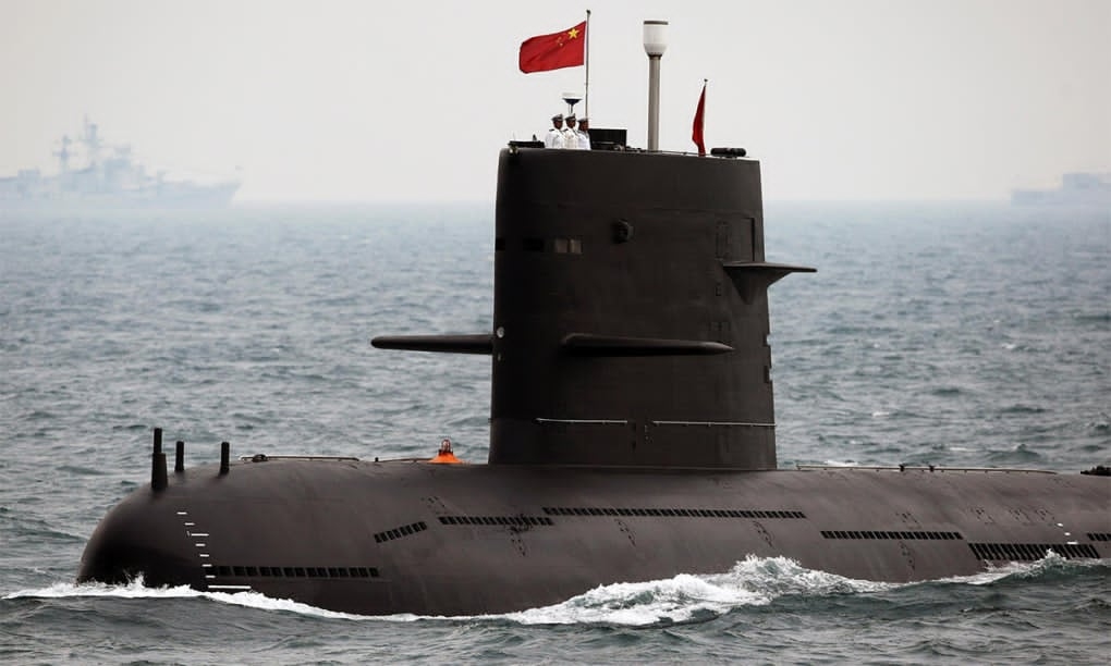 Un sous-marin de la marine chinoise participe à une revue navale internationale organisée le 23 avril 2009 au large de Qingdao, dans la province du Shandong, à l'occasion du 60e anniversaire de la fondation de la marine de l'Armée populaire de libération. Photo AFP