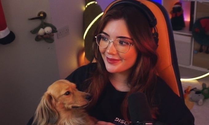 This dog can beat many gamers in League of Legends