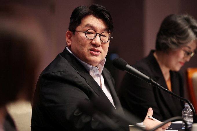 Bang Si-hyuk, chairman of HYBE, speaks during a debate hosted by the Kwanhun club, in Seoul, South Korea, March 15, 2023. Photo by Reuters