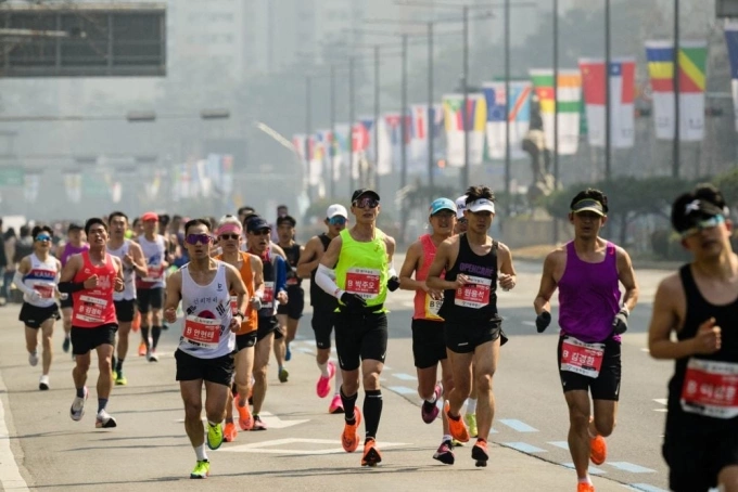 Participants during the Seoul International Marathon in Seoul on March 19, 2023. Photo by AFP