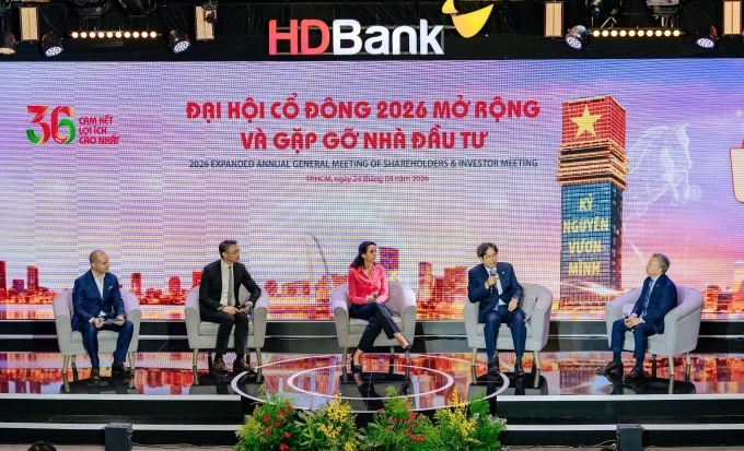 Speakers during the panel discussion. Photo by VnExpress/Quynh Tran