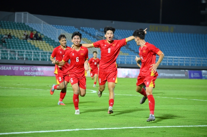Vietnamese players celebrate the opening goal in their 3-0 victory against Malaysia in the 2026 ASEAN U17 Championship final at Gelora Delta Stadium in Indonesia, April 24, 2026. Photo by VnExpress/Doan Huynh