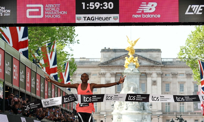 Sawe makes history with first sub-two-hour marathon in London