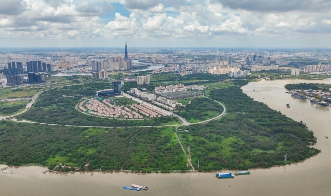 Can overseas Vietnamese obtain house ownership certificates in Vietnam? 2 Real estate in Thu Thiem, eastern Ho Chi Minh City, in 2024. Photo by VnExpress/Quynh Tran
