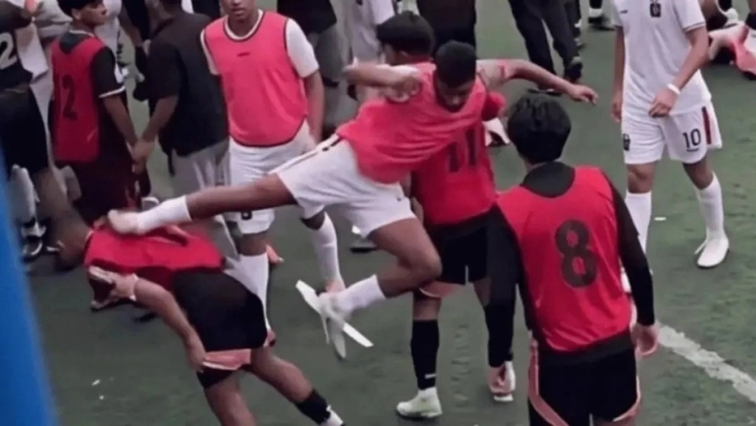 A screenshot of Fadly Albertos kung fu kick to the head of another player after the match between Bhayangkara FC and Dewa United on April 19, 2026.