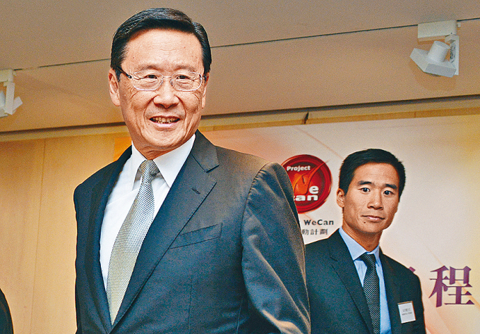Peter Woo, front, Chairman of The Wharf (Holdings) Limited and Wheelock and Company Limited, and his son Douglas Woo attend a press conference in Hong Kong, China, October 24, 2013. Photo by Imaginechina via AFP
