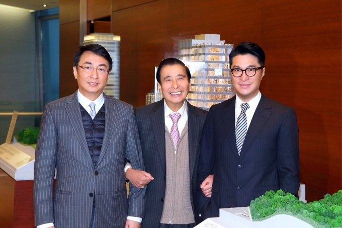 Lee Shau Kee (C) and his sons Peter Lee (L) and Martin Lee. Photo from Henderson Land Developments website