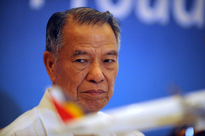 Lucio Tan, chairman of Philippine Airlines, attends a press conference in Manila on August 28, 2012. Photo by AFP