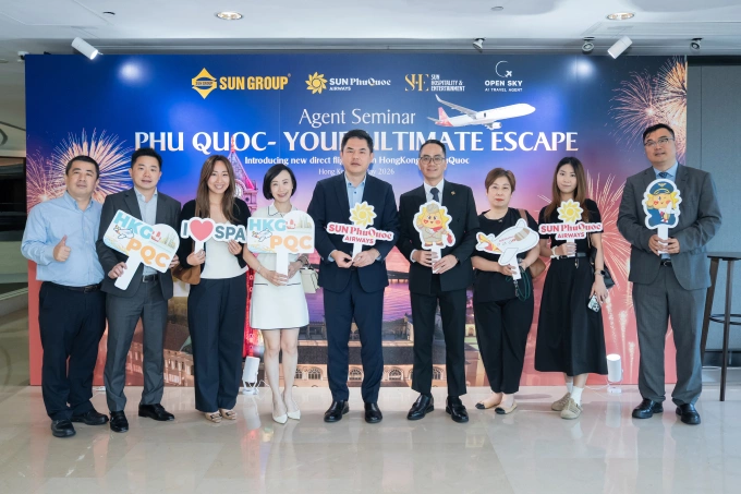 The SPA and OpenSkys representatives at the event. Photo courtesy of Sun Group
