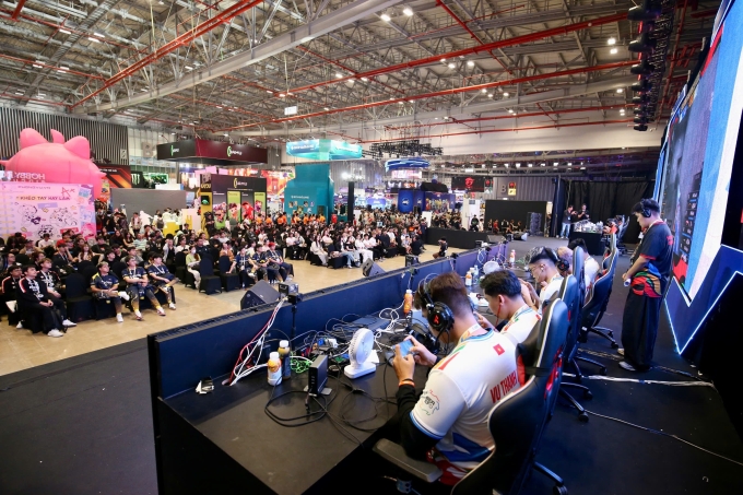 Vietnams Crossfire Legends team competes in front of the audiences at SEA Esports Nations Cup at at the Saigon Exhibition and Convention Center on May 9, 2026. Photo by VnExpress/Quynh Tran