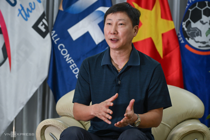 Coach Kim Sang-sik during an interview at the Vietnam Football Federation (VFF) headquarters in Hanoi on April 14, 2026. Photo by VnExpress/Giang Huy
