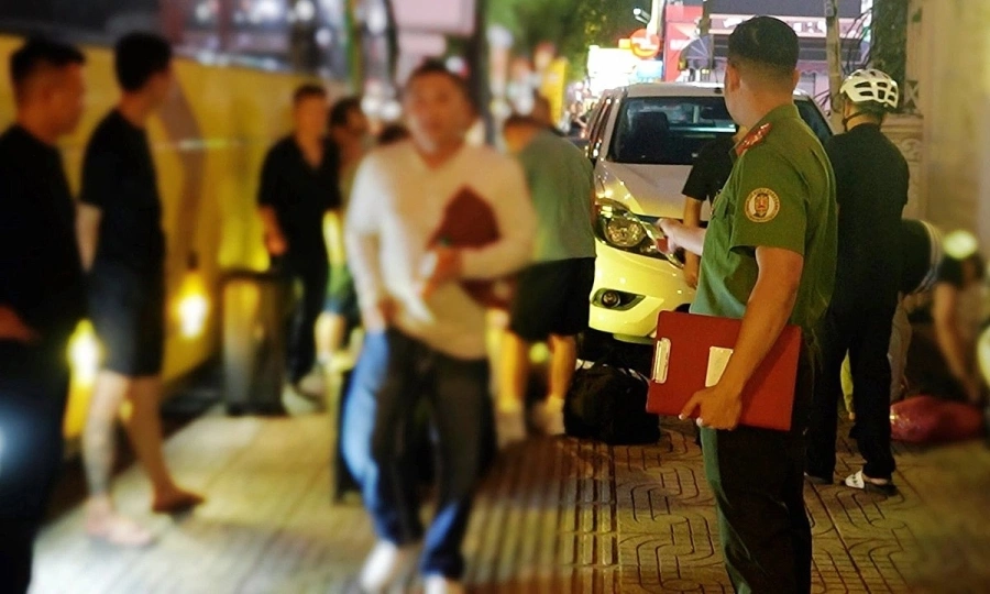 Hundreds of Vietnamese deported from US receive aid back home