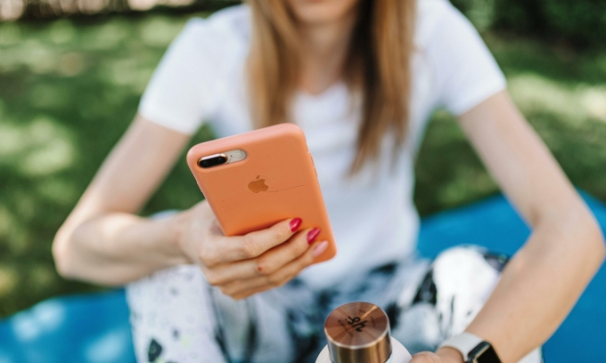 America's iPhone Affair: A Love-Hate Relationship Redefining Modern Life