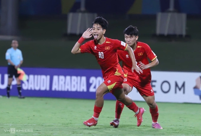 Midfieder Chu Ngoc Nguyen Luc celebrates after scoring the first equalizer in Vietnams 3-2 victory over UAE in the 2026 AFC U17 Asian Cup group stage at King Abdullah Sports City Stadium, Saudi Arabia, May 14, 2026. Photo by VnExpress/Doan Huynh