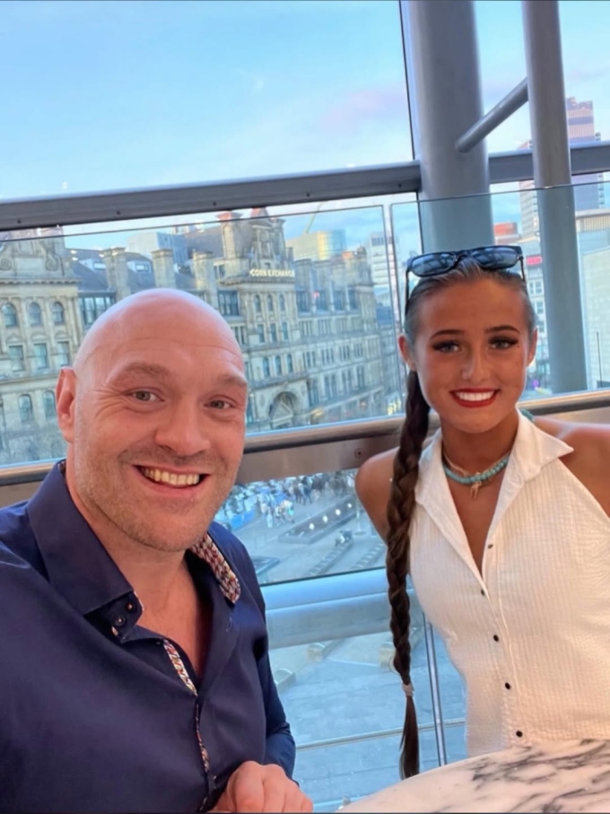 Tyson Fury and his daughter Venezuela. Photo by Instagram/@venezuelaprice1