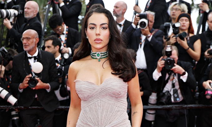 Ronaldo's fiancée Georgina Rodríguez stuns Cannes with million-dollar jewelry