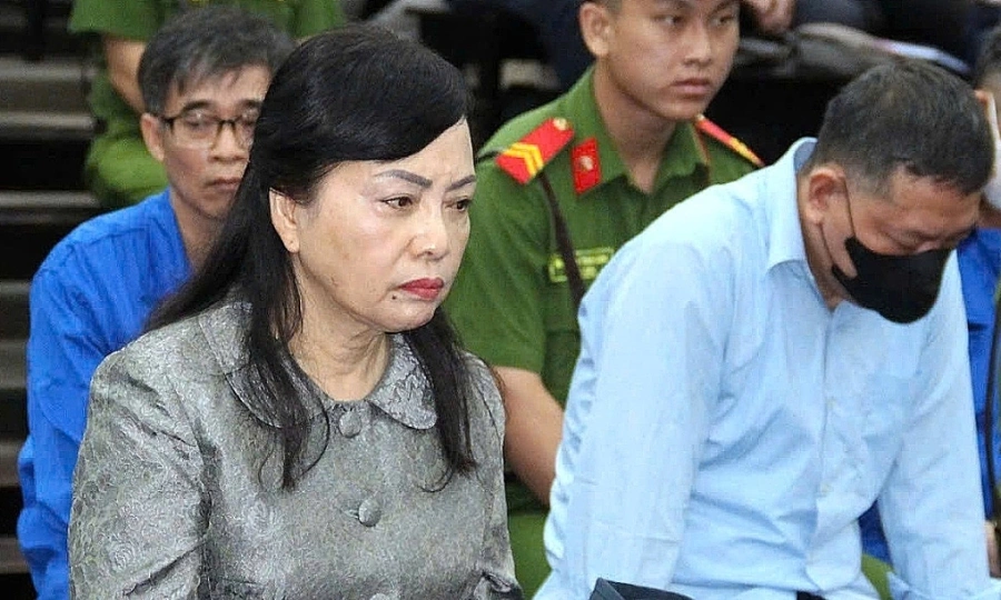 Hanoi court begins trial of former health minister over state asset losses
