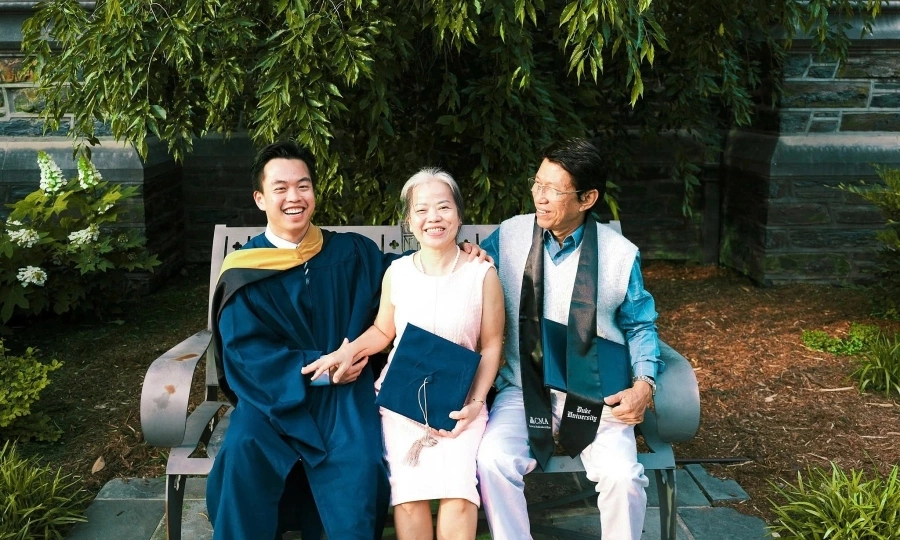 Six years after leaving home, Vietnamese graduate sings tribute to parents at Duke University commencement