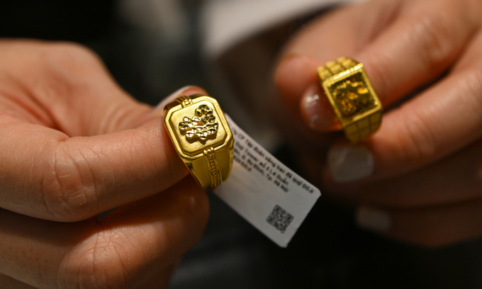 Gold prices recover from 4-month low
