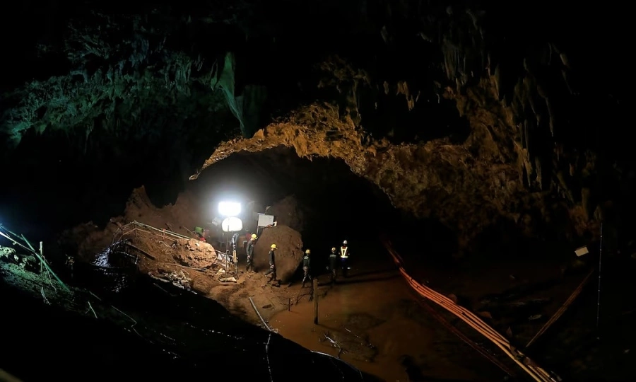 Rescuers from 2018 Thai cave saga return to help 7 trapped in flooded Laos cave