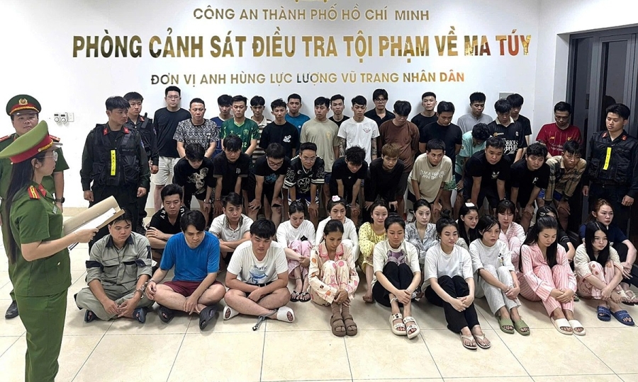 Vietnam midnight bar raid nets 50 involved in drug network