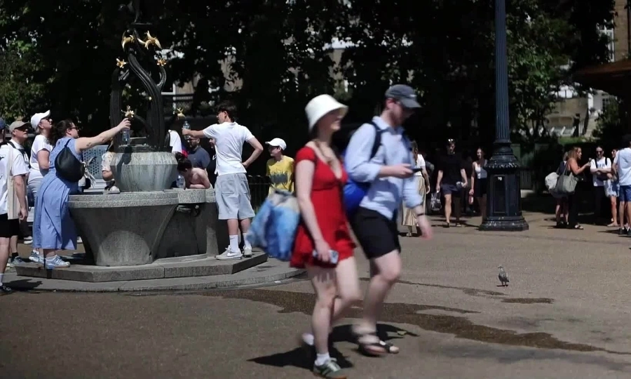 Londoners swelter as UK battles record May heat, mercury hits over 34 C