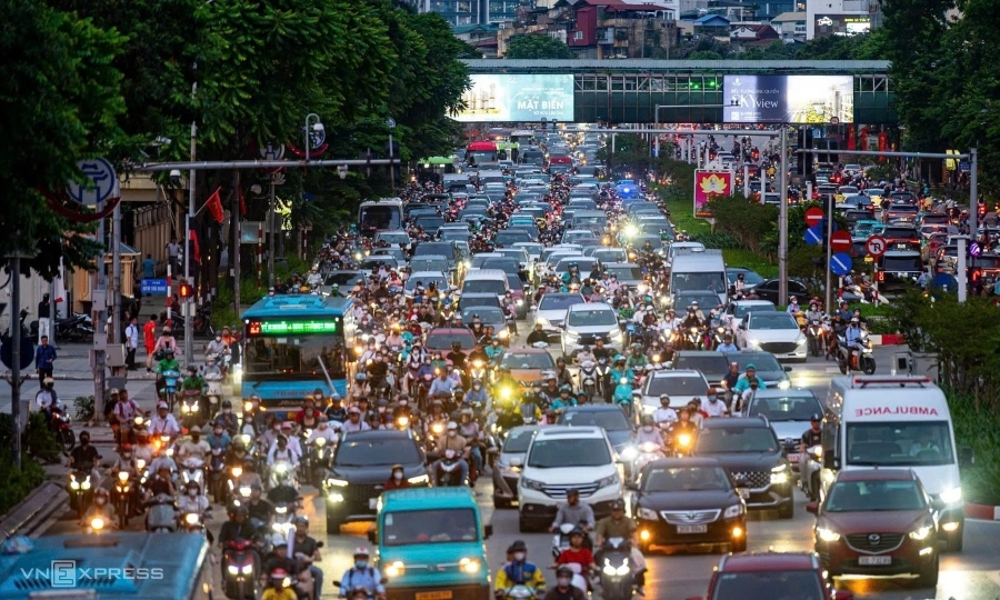 Hanoi to charge drivers entering city center from 2028
