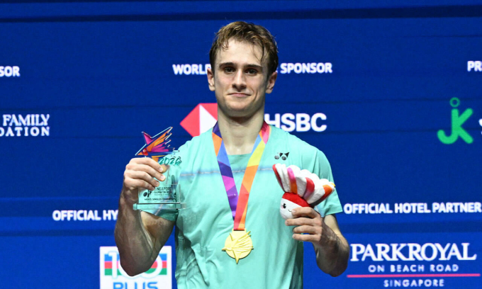 Frenchman Lanier breaks local hearts to win Singapore Open badminton