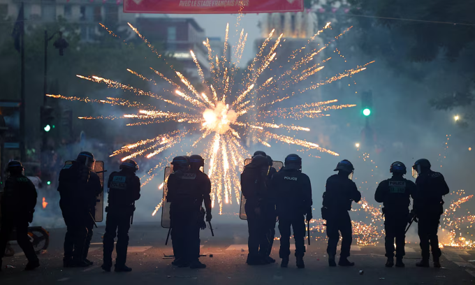 780 arrested, deadly road accident in riotous PSG victory celebrations across France