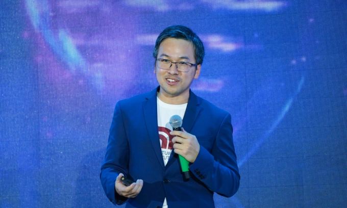 Dr. Luong Minh Tan is research director at Google DeepMind and co-founder of the nonprofit AI organization New Turing Institute. Photo credit: VnExpress/Bao Lam