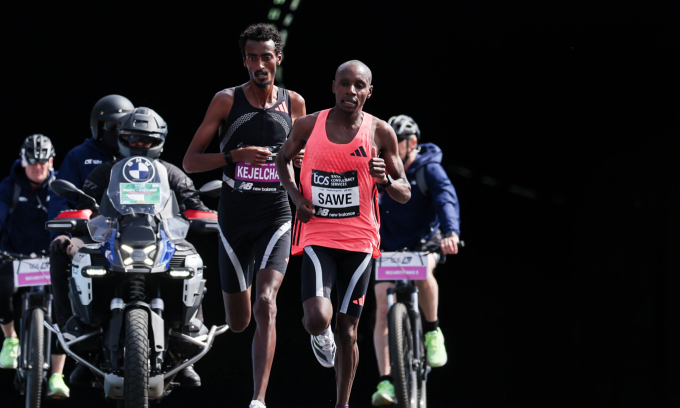 Marathon runner finally recognized for breaking world record after year-long review
