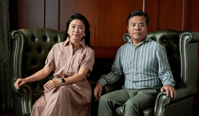 How Chinese billionaire Chen Tianqiao went from building online gaming empire to betting fortune on neuroscience, AI 1 Chen Tianqiao (R) and his wife Chrissy Luo. Photo from Tianqiao and Chrissy Chen Institutes website