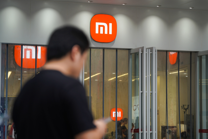Electronics distributor Xiaomi Vietnam fined $11K for consumer rights violations 1 The logo of Xiaomi is seen on a store in Shenzhen, China, April 2024. Photo by VnExpress/Luu Quy