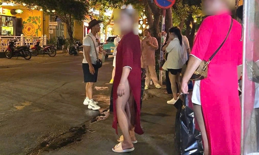 Vietnam heritage town investigates foreign tourist wearing ao dai over bikini