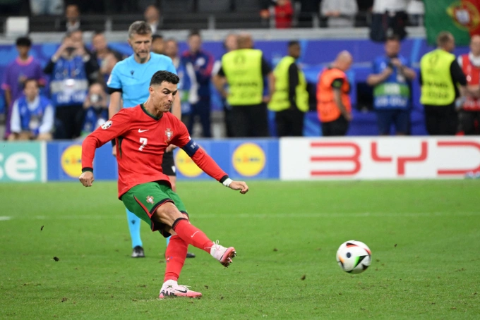 Crustiabi Ronaldo takes the first penalty in the Portugal-Slovenia match at the Wald Stadium in Frankfurt, Germany, in the Euro on July 1, 2024. Photo by AFP