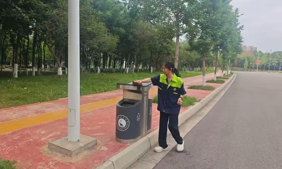 Cleaner, mother of two, admitted to master's program at Chinese university she's swept for years
