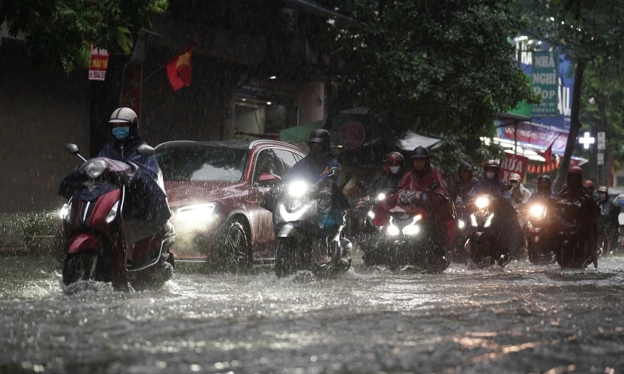 For first time in 12 years, midsummer cold front to bring downpours to northern Vietnam