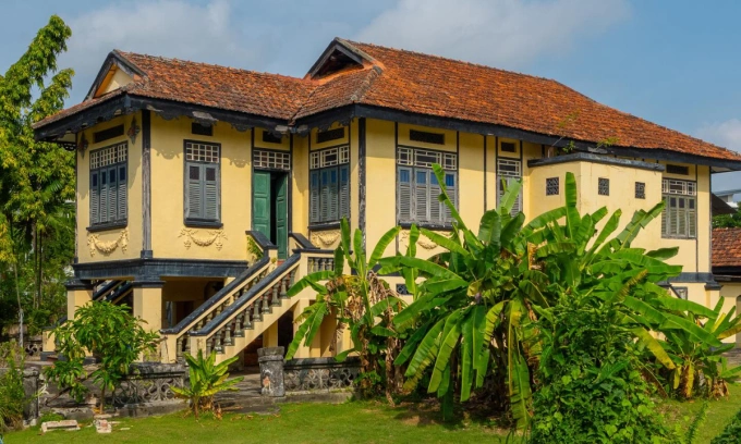Villa Haji Kahar in Kampong Bedok, Singapore. Photo via Instagram/thelionbricks