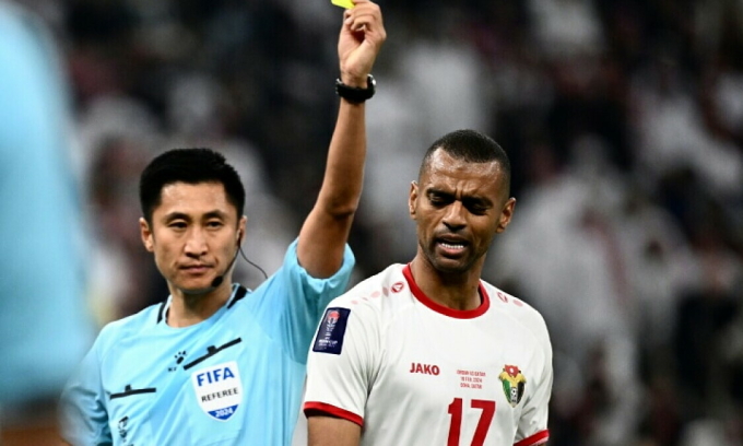 Without national team to support, China fans adopt 'Card Master' referee as World Cup rep