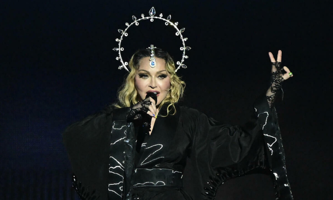 World Cup blends football with global music stars