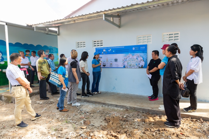 How child-focused initiatives can strengthen the social pillar of ESG 2 Representatives of Masterise Group and UNICEF at the handover ceremony for the Net zero-emission toilet facility at Long Phu C Primary School. Photo courtesy of UNICEF Vietnam