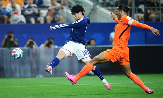World Cup group stage: Netherlands 2-1 Japan (2nd half)
